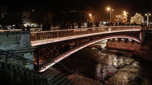 Τρίκαλα: Η ασήμαντη αφορμή που οδήγησε στην άγρια συμπλοκή μαθητών - Τρεις ανήλικοι στο νοσοκομείο