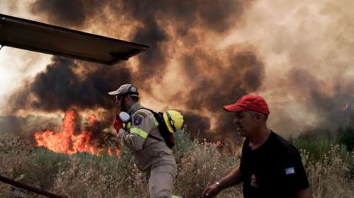 Υπό μερικό έλεγχο η φωτιά στο Καματερό - Μεγάλη επιχείρηση της πυροσβεστικής