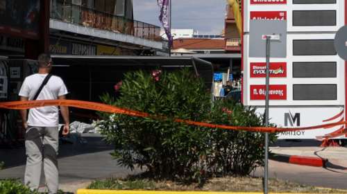 Εκτέλεση στον Γέρακα: Εντοπίστηκαν καμένα τα δύο καλάσνικοφ με τα οποία &quot;γάζωσαν&quot; τον 38χρονο - Πάνω από 40 κάλυκες στο σημείο