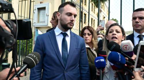 Ελεύθερος ο Κωνσταντίνος Φλώρος για τον ξυλοδαρμό στη Βουλή - Ο όρος να μην πλησιάζει τον Γραμμένο στα 50 μέτρα