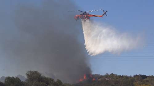 Φωτιά στον Άγιο Βλάσιο Βοιωτίας: Σηκώθηκαν πέντε αεροσκάφη και ένα ελικόπτερο - Εστάλη 112