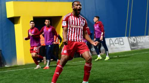 Superleague: Εφτάψυχος ο Ολυμπιακός, πήρε το διπλό με ανατροπή στο Αγρίνιο