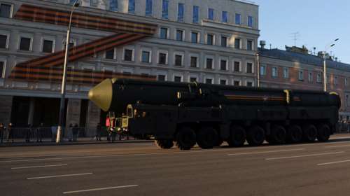 Ρωσικό μήνυμα στις ΗΠΑ: Αν ξεκινήσουν τις δοκιμές πυρηνικών όπλων, η Μόσχα θα ακολουθήσει