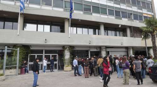 ΑΠΘ: Καταγγελία σοκ από φοιτητή - "Τρομοκρατούν όσους είναι κατά των καταλήψεων - Έσπασαν ολόκληρη καρέκλα σε κεφάλι"