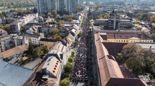 Σερβία: Στους δρόμους για την επέτειο του ενός έτους από την τραγωδία στον σιδηροδρομικό σταθμό του Νόβι Σαντ [εικόνες]