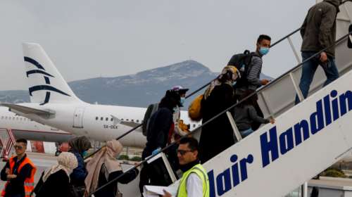 Έκτακτη προσγείωση αεροσκάφους στην Κω: Ο Βρετανός δεν φορούσε μάσκα γιατί ήθελε να... φάει σοκολατάκια