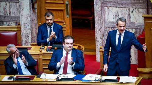 Τα μη κρατικά ΑΕΙ ψηφίστηκαν, αρχίζει η κούρσα των ευρωεκλογών: Θέλει πάνω από 30% ο Μητσοτάκης - &quot;Αγκάθι&quot; η Ασημακοπούλου