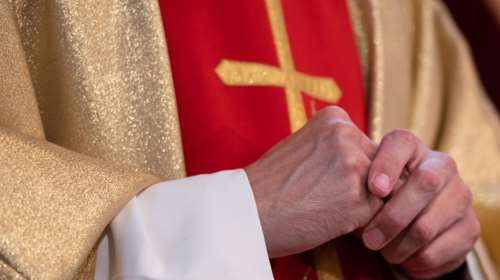 Ναύπλιο: Ο ιερέας που συνελήφθη για ασέλγεια σε 13χρονο ήταν πνευματικός του - Πώς αποκαλύφθηκε η δράση του