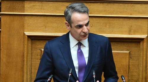 Εκτακτη ενημέρωση Μητσοτάκη στη Βουλή για το μεταναστευτικό - Στο τραπέζι κλειστά κέντρα και αναστολή χορήγησης ασύλου