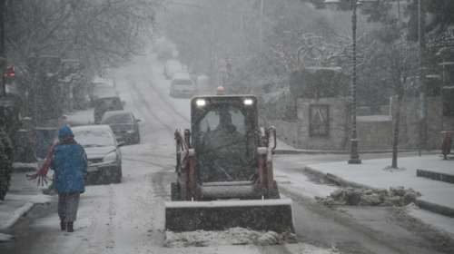 Κακοκαιρία ''Barbara'': Πυκνή χιονόπτωση στο Διόνυσο -  Στα ''λευκά'' Πάρνηθα, Βίλια και Ιπποκράτειος Πολιτεία [βίντεο]
