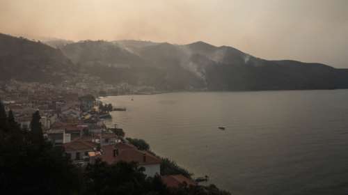 Φωτιά στην Εύβοια: &quot;Ο δήμος Ιστιαίας περιμένει να ζήσει το ολοκαύτωμά του&quot; - Έκκληση του Δημάρχου για εναέρια μέσα