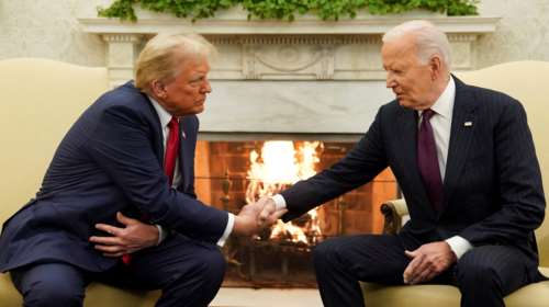 ΗΠΑ: Χριστουγεννιάτικα μηνύματα σε... διαφορετικό ύφος από Μπάιντεν και Τραμπ