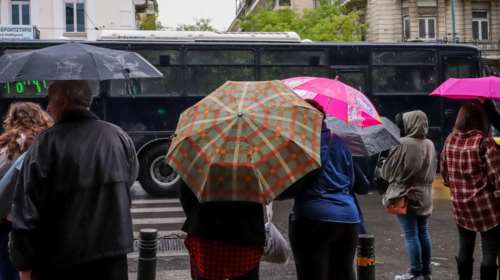 Καιρός: Τι είναι ο πολικός αεροχείμαρρος που φέρνει ισχυρές βροχές και πτώση της θερμοκρασίας τις επόμενες ημέρες