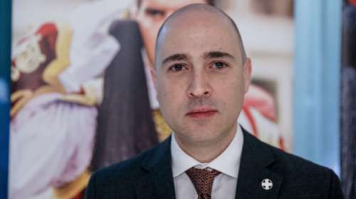 "Συνεργάζομαι με όλες τις κυβερνήσεις": Ο Πακιστανός με τον οποίο μίλησε η Βούλτεψη απαντά στον Μπογδάνο