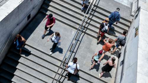 Έκτακτες ενισχύσεις έως και 900 ευρώ σε 700.000 νοικοκυριά – Ποιοι είναι οι δικαιούχοι