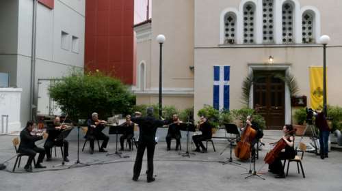 Υπέροχο: Η ορχήστρα της ΕΡΤ έκανε συναυλία στο προαύλιο του &quot;Ευαγγελισμού&quot; [εικόνες-βίντεο]