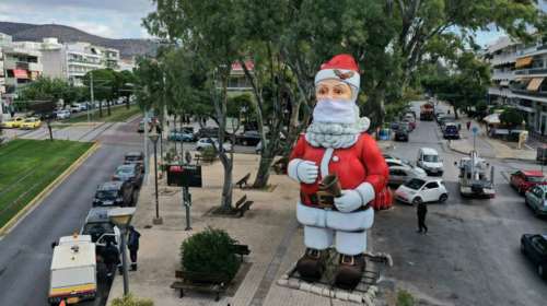 Άγιος Βασίλης με… μάσκα στην κεντρική πλατεία του Δήμου Γλυφάδας