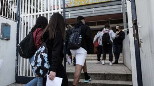 Άνοιγμα σχολείων: Xωρίς προαγωγικές και με παράταση σχολικής χρονιάς - Πότε θα γίνουν οι Πανελλαδικές - Ανακοινώσεις στις 11:00