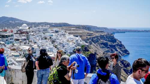 Αντιδρούν οι ξενοδόχοι της Σαντορίνης για τα μέτρα της κυβέρνησης- &quot;Σε μειονεκτική θέση σε σχέση με Ιταλία, Ισπανία, Τουρκία&quot;