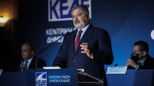 Εξώδικο Πατούλη στην Αυγή: Ανήθικη επίθεση από τα υπόγεια της Κουμουνδούρου - Τι απαντά το ΕΚΠΑ για το διδακτορικό του