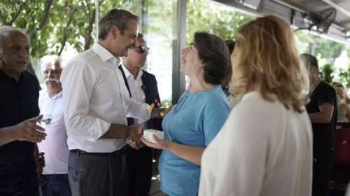 Κυριάκος Μητσοτάκης: Περιοδεία στο Παλαιό Φάληρο - Μίλησε με καταστηματάρχες και πολίτες [εικόνες]