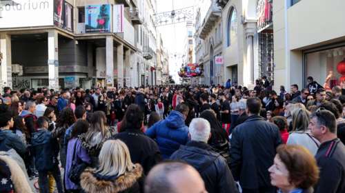 Από σήμερα το εορταστικό ωράριο για τα καταστήματα – Ποιες Κυριακές θα είναι ανοιχτά