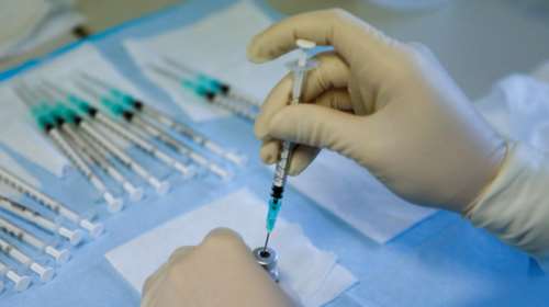 Διαβεβαιώσεις Pfizer σε ΕΕ για παραδόσεις εμβολίων έως 15 Φεβρουαρίου - Τι είπε η Φον ντερ Λάιεν για AstraZeneca και Johnson &amp; Johnson