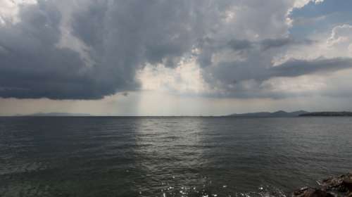 Συναγερμός για την κακοκαιρία: Θα ενταθεί πάρα πολύ και ίσως πάρει επικίνδυνες διαστάσεις - "Αποφύγετε τις μετακινήσεις"