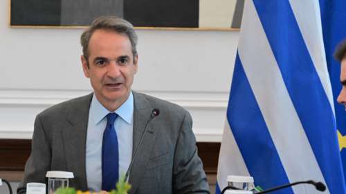 Αντιπολιτευτικά πυρά για τη συνέντευξη Μητσοτάκη: Πηγαίνει από στραπάτσο σε στραπάτσο - Προκλητικός, θριαμβολογεί