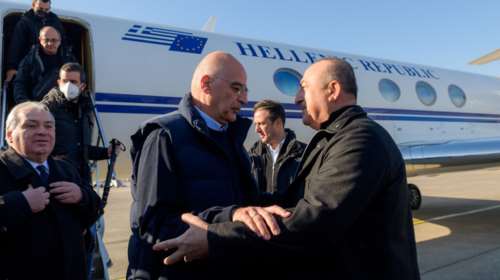 Ημέρες του &#39;99 θυμίζουν οι ελληνοτουρκικές σχέσεις - Το παρασκήνιο της επίσκεψης Δένδια στη σεισμόπληκτη Τουρκία