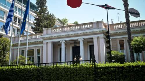 Νέα κόντρα κυβέρνησης-ΠΑΣΟΚ: &quot;Πήρατε τη θέση του ΣΥΡΙΖΑ στο τιμόνι της πολιτικής εξαπάτησης&quot; - &quot;Ξεμείνατε από επιχειρήματα&quot;