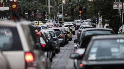 Στο &quot;κόκκινο&quot; οι δρόμοι στην Αττική - Μεγάλες ουρές και μποτιλιάρισμα σε κεντρικές αρτηρίες