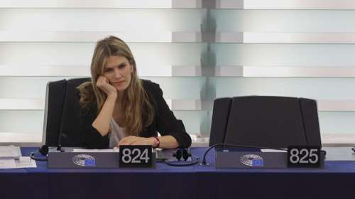 Αμπου Ντάμπι: Η Εύα Καϊλή επιστρέφει και όχι μόνο- Δίνει και συμβουλές &quot;πώς να επενδύσετε τις οικονομίες σας&quot;