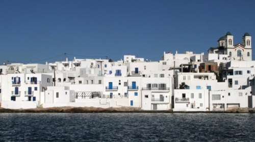 Ο κορονοϊός σαρώνει τα νησιά: Στα ύψη η θετικότητα σε Πάρο, Μύκονο, Τήνο, Ρέθυμνο και Σαντορίνη