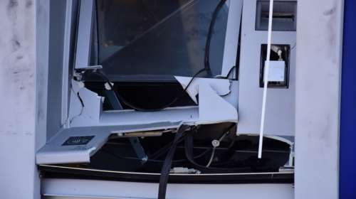 Μπαράζ επιθέσεων τα ξημερώματα στη Δάφνη - Έσπασαν με σφυριά καταστήματα και ATM