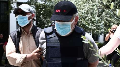 Ψευτογιατρός: Δήλωνε γιατρός του Χριστόδουλου - &quot;Θεραπείες&quot; με μαντζούνια και βότανα από το Άγιο Όρος [Βίντεο]