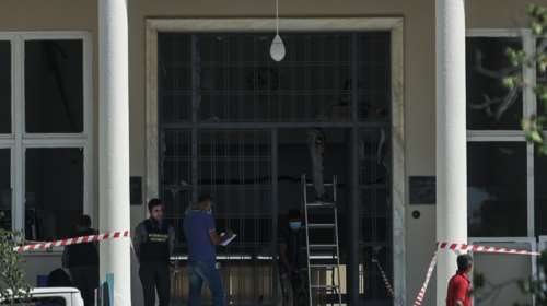 Εκρηξη στο Σισμανόγλειο: &quot;Ευγενικοί γιατροί&quot; οι δράστες που ανατίναξαν το ΑΤΜ - Ο ένας με ολόσωμη φόρμα για τον κορονοϊό