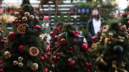 Χριστούγεννα και Πρωτοχρονιά σε στενό κύκλο 9 ατόμων: Τι επιτρέπεται και τι απαγορεύεται