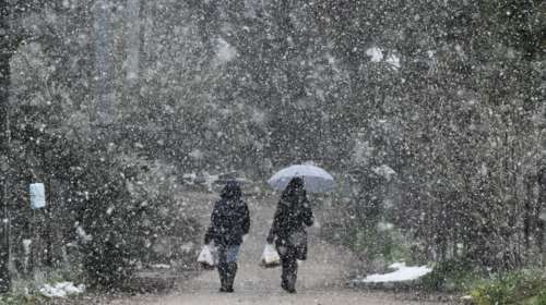 Καιρός: Μπαίνει ο χειμώνας την Κυριακή - Σε ποιες περιοχές θα εκδηλωθούν καταιγίδες και χιόνια