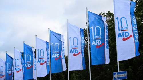 Γερμανία: Το ακροδεξιό AfD είναι η &quot;μεγαλύτερη απειλή για τη δημοκρατία&quot;, προειδοποιεί πρώην υπουργός του Χέλμουτ Σμιτ