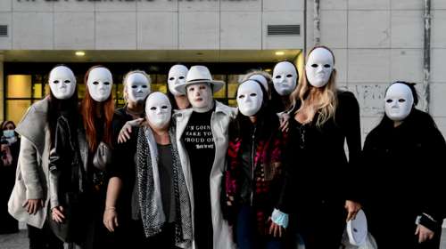 Επίθεση με βιτριόλι: Ικανοποιημένη από την απόφαση η Ιωάννα - &quot;Μπορώ να επικεντρωθώ στην υγεία μου&quot; [Εικόνες - Βίντεο]