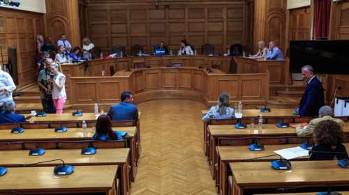 Τέμπη: Αυλαία στην προανακριτική εξπρές για τον Καραμανλή – Αποχώρησαν ΠΑΣΟΚ και ΣΥΡΙΖΑ, απείχε το ΚΚΕ