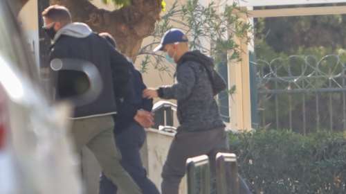 Κολωνός: Συνταξιούχος ναυτικός και πατέρας ανήλικου παιδιού ο &quot;Μιχάλης&quot; που συνελήφθη - Ανέβαζε αγγελίες της 12χρονης