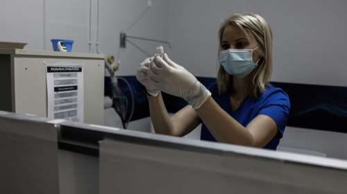 Κορονοϊός: Τι αλλάζει με τα επικαιροποιημένα εμβόλια κατά της Ομικρον - Το φθινόπωρο στην Ελλάδα