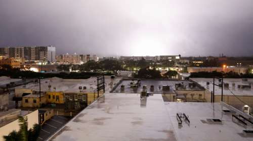 Σκηνές αποκάλυψης από τον τυφώνα Μίλτον στη Φλόριντα: Νεκροί, τραυματίες και εκατ. νοικοκυριά στο σκοτάδι [εικόνες - βίντεο]