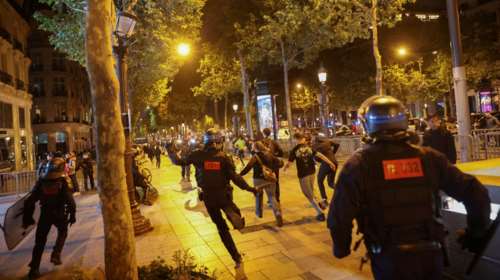 Γαλλία: Ο Μακρόν θα κόψει την είσοδο στα social media αν τα πράγματα &quot;ξεφύγουν από τον έλεγχο&quot;