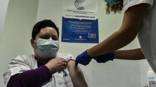 Υπουργείο Υγείας: Νέα οδηγία για τις αδιάθετες δόσεις των εμβολίων - Θα δίδονται κατά προτεραιότητα στους γιατρούς