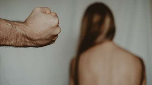 Ενδοικογενειακή βία: Safe houses σε όλη την Ελλάδα για την προστασία των θυμάτων - Τι πρέπει να γνωρίζουμε