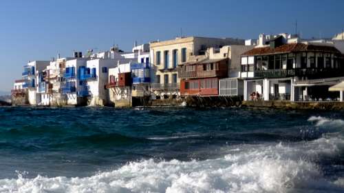 Μύκονος: Αλβανοί τουρίστες κατήγγειλαν πως τους έκλεψαν κοσμήματα 45 χιλ. ευρώ σε πολυτελές ξενοδοχείο