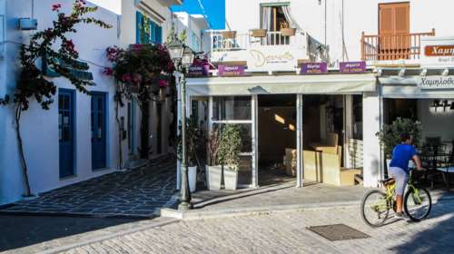 Ανήλικοι μαχαίρωσαν δύο αδέλφια επειδή τους έκαναν παρατήρηση στην Πάρο: Γνωστοί στις αρχές οι δράστες